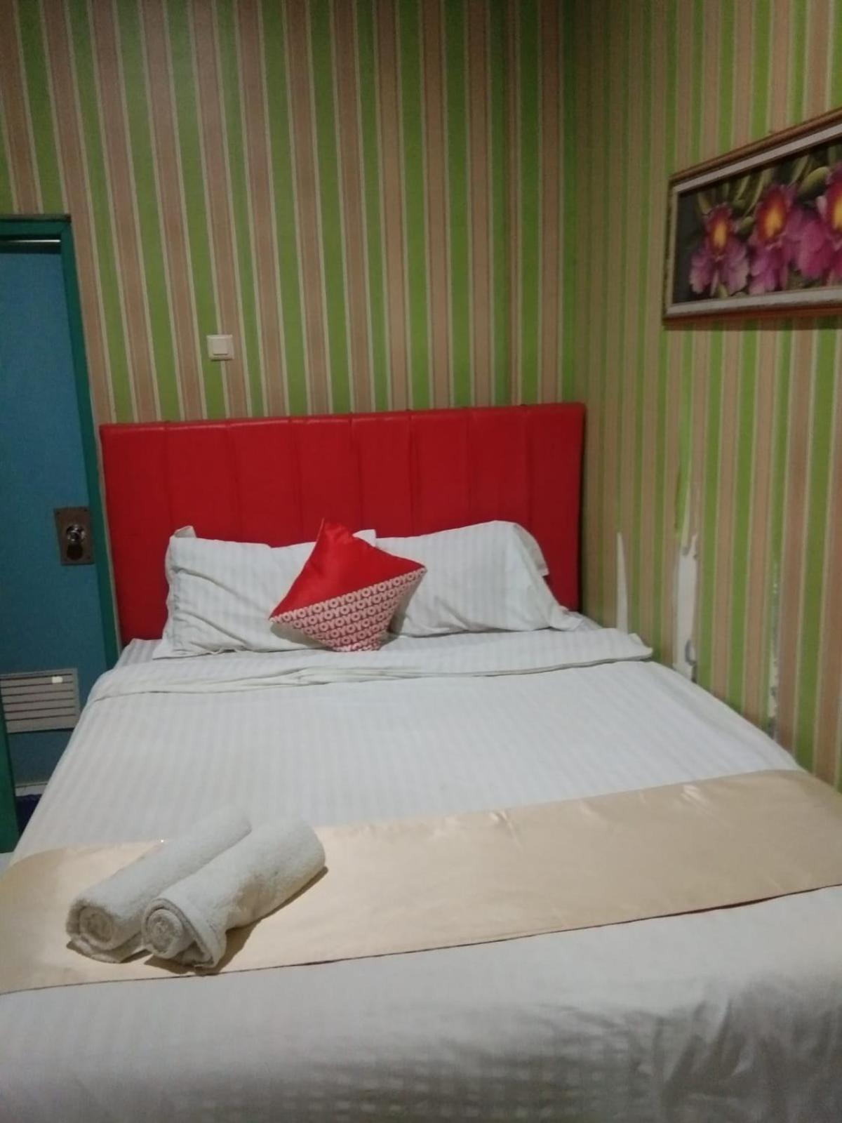 Hotel Krui Syariah ภายนอก รูปภาพ